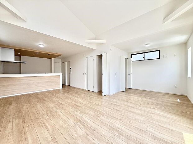 【リビング】■光と風を感じる、リラックスできる空間