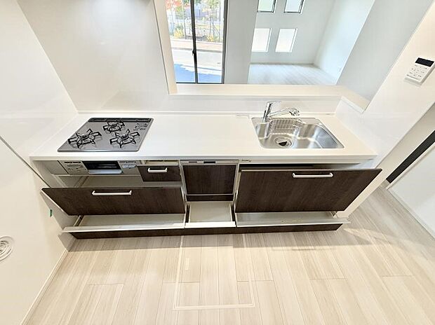 【キッチン】■家族の絆を深める、温もりのあるキッチン