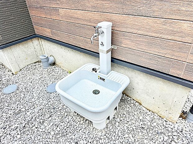【その他現地】■ガーデニングや洗車などの際に大活躍な屋外立水栓  