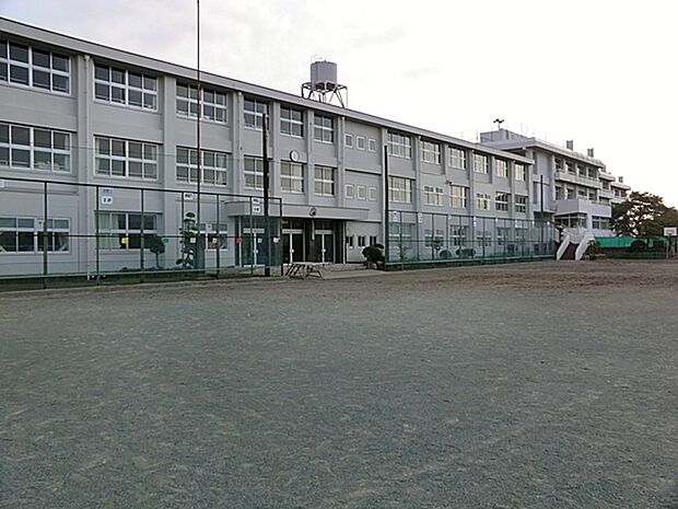 伊勢原市立伊勢原小学校(約230m・徒歩3分)