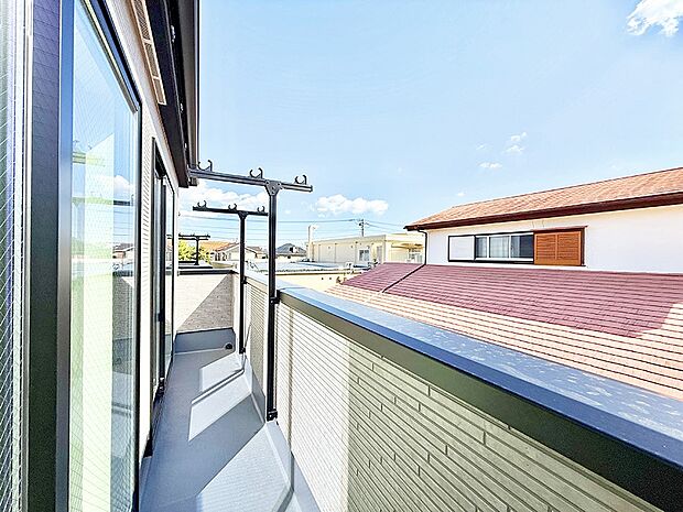 【バルコニー】■ 朝のコーヒーや夜の星空を楽しむ、癒しの場所