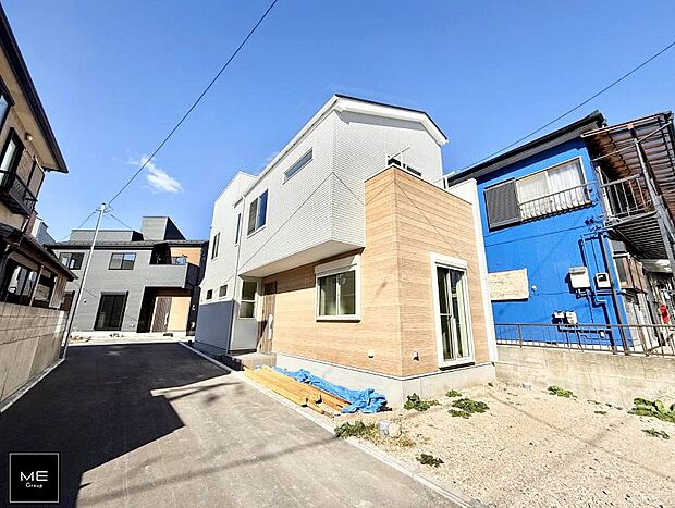 【現地外観写真】■暮らしを彩る充実した設備仕様が備わった住まい