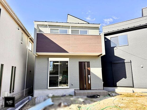 【バルコニー】■ 心地よい風と光を感じる、くつろぎのバルコニー