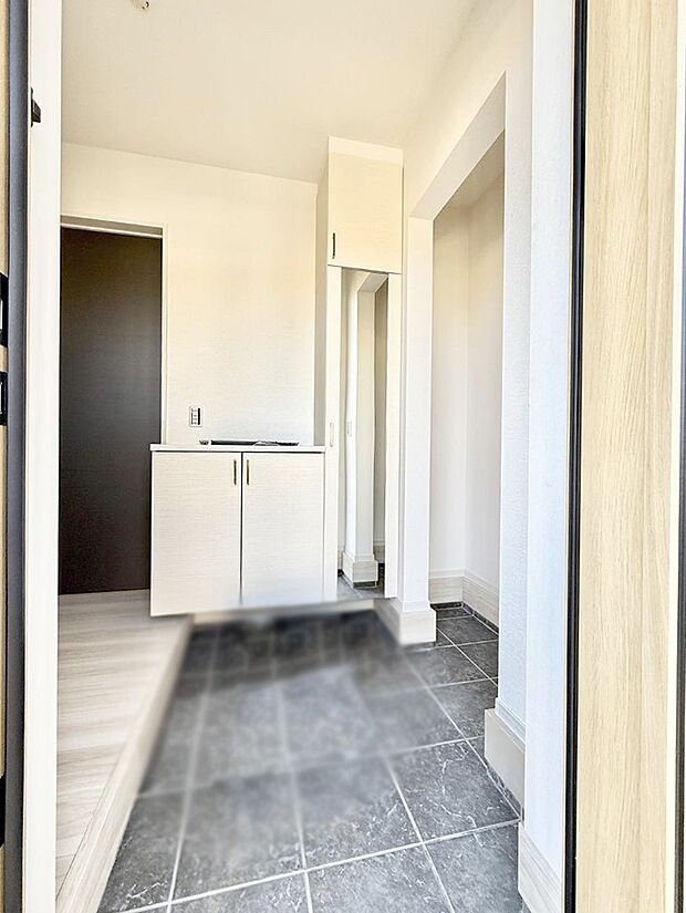 【玄関】■ ここから始まる一日、すっきり整った玄関