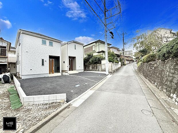 【前面道路含む現地写真】■優雅なラインが、毎日を引き立てます