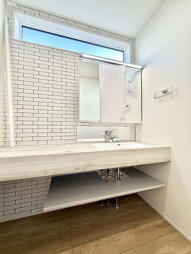 【洗面台・洗面所】■朝の準備がスムーズにできる広さです