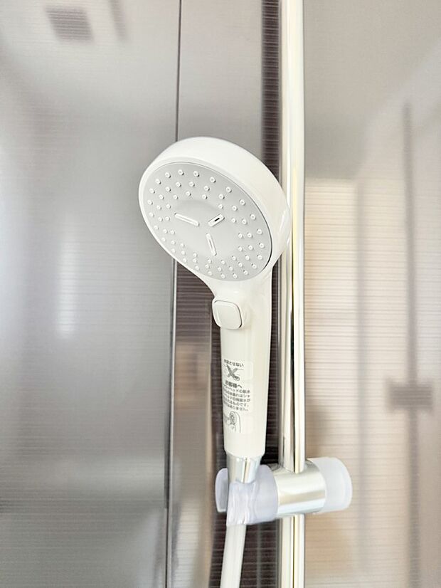 【止水シャワーヘッド】■手元で簡単に止水できるため、水の無駄遣いを減らすことができます。