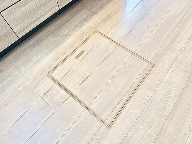 【床下収納】■隠れた収納スペースで家全体がスッキリ