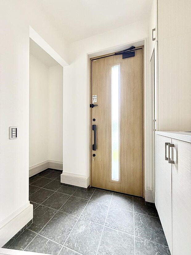 【玄関】■ ここから始まる一日、すっきり整った玄関