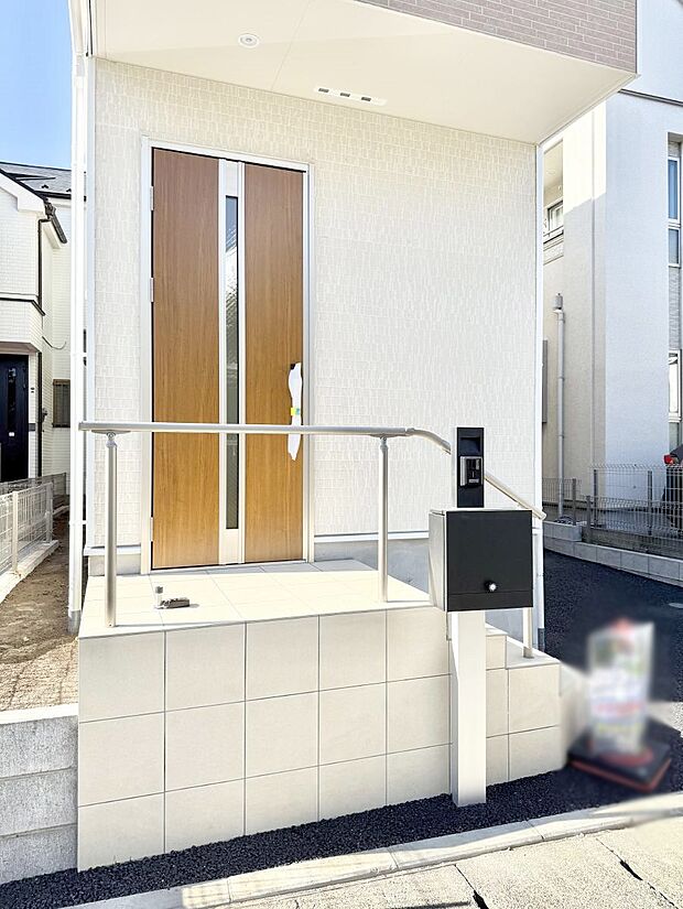 【玄関】■ シンプルで美しく、住まいの第一印象を彩る玄関です