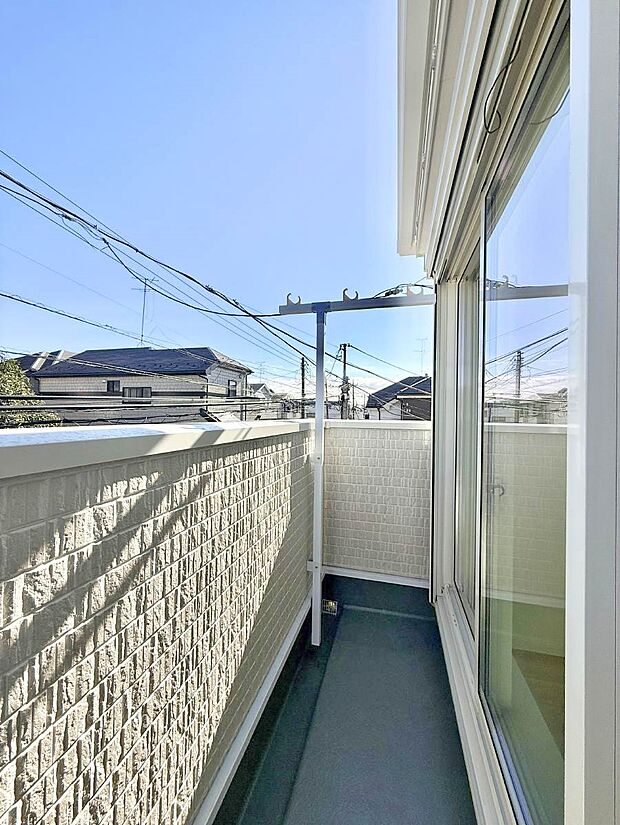 【バルコニー】■ 朝のコーヒーや夜の星空を楽しむ、癒しの場所