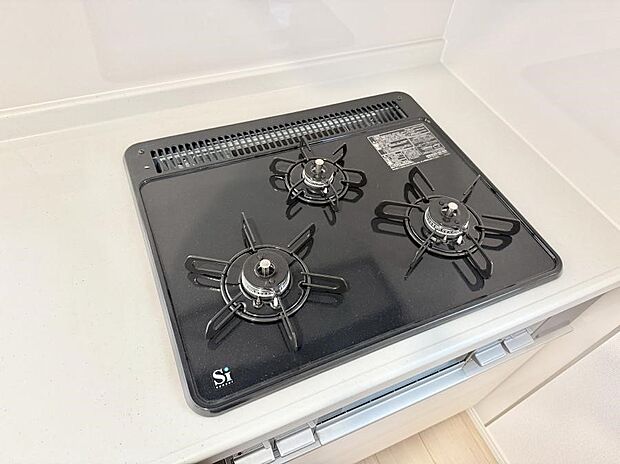 【3口ガスコンロ】■一度に多くの料理ができ便利で効率的