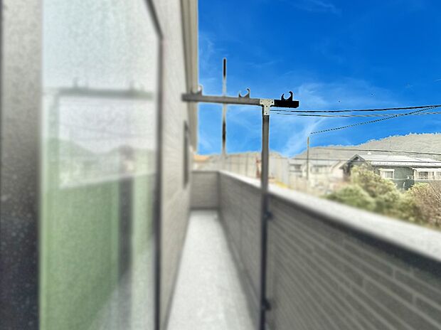 【バルコニー】■ 朝のコーヒーや夜の星空を楽しむ、癒しの場所