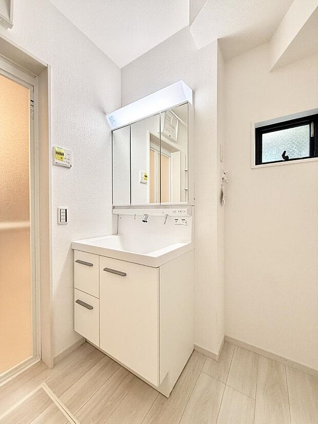 【洗面台・洗面所】■朝の準備がスムーズにできる広さです