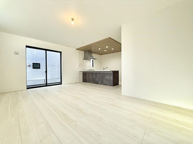 【リビング】■家族の時間を彩る、快適で癒される空間