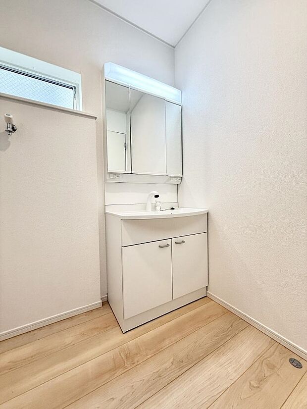 【洗面台・洗面所】■朝の準備がスムーズにできる広さです