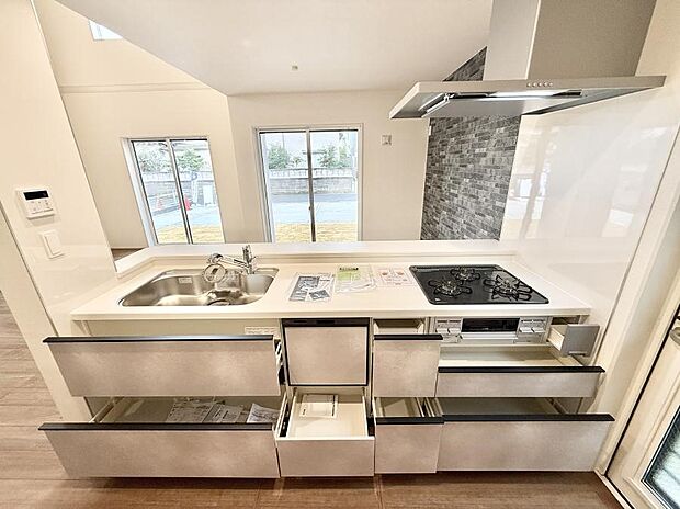 【ダイニングキッチン】■キレイに片付く、使いやすいキッチン