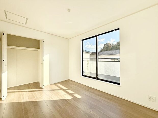 【リビング以外の居室】■清潔感あふれるお部屋で毎日を快適に過ごせます