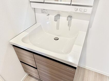 ハンドシャワー付洗面台