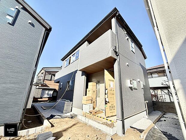 【現地外観写真】■暮らしを彩る充実した設備仕様が備わった住まい