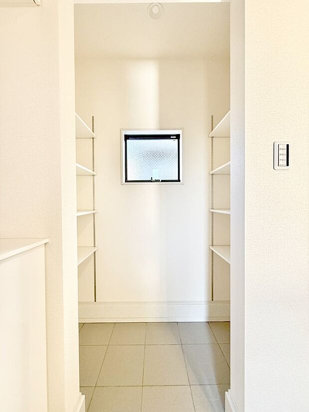 【収納】■シューズインクローゼット付なので、外で使う物をまとめて収納、すっきり玄関に