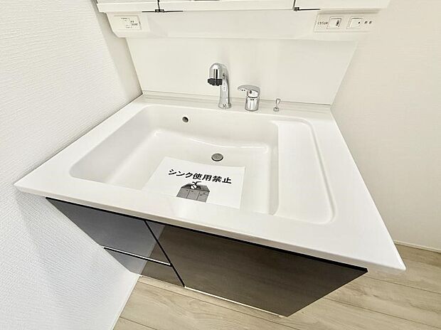 【ハンドシャワー付洗面台】■手洗いや顔を洗う時も快適に使える便利なシャワー