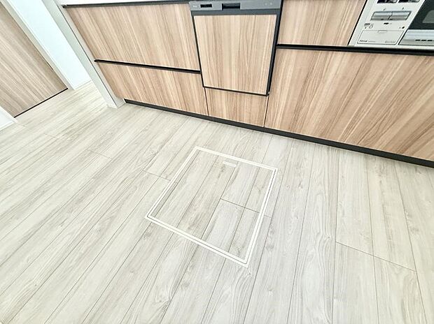 【床下収納】■隠れた収納スペースで家全体がスッキリ