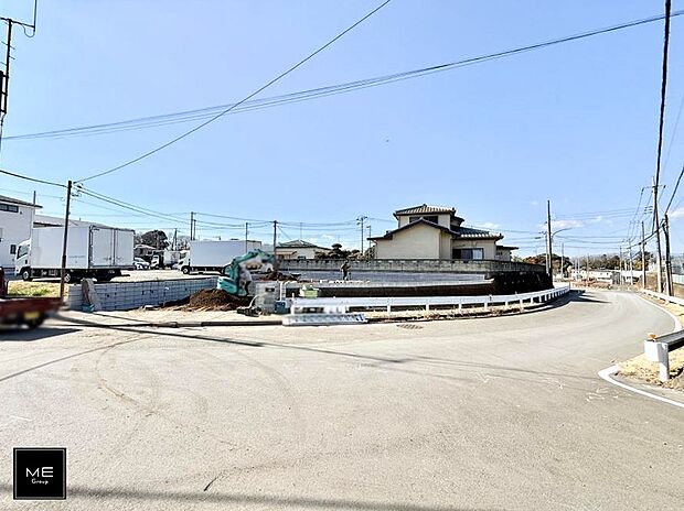 【前面道路含む現地写真】■優雅なラインが、毎日を引き立てます