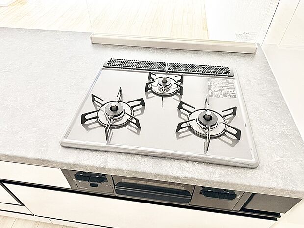 【3口ガスコンロ】■一度に多くの料理ができ便利で効率的