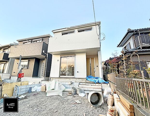 【現地外観写真】■暮らしを彩る充実した設備仕様が備わった住まい