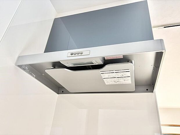 【レンジフード】■調理時の蒸気や匂いが換気扇に誘導され、効率的に排煙ができます。