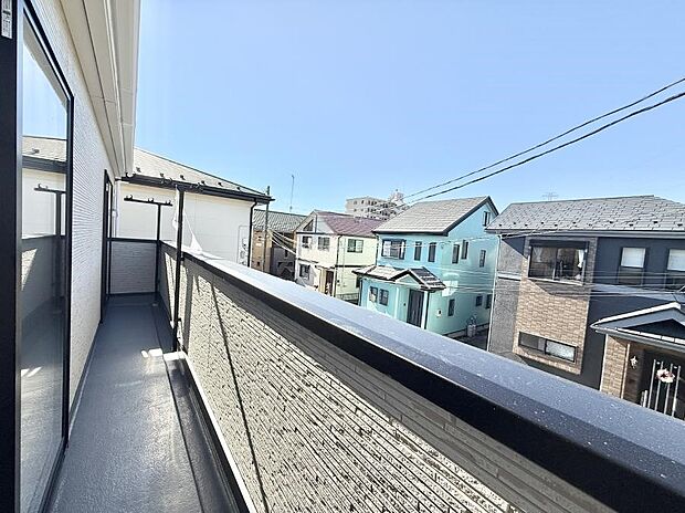 【バルコニー】■ 自然を身近に感じる、開放的なバルコニー
