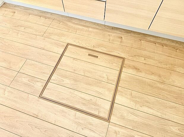 【床下収納】■隠れた収納スペースで家全体がスッキリ