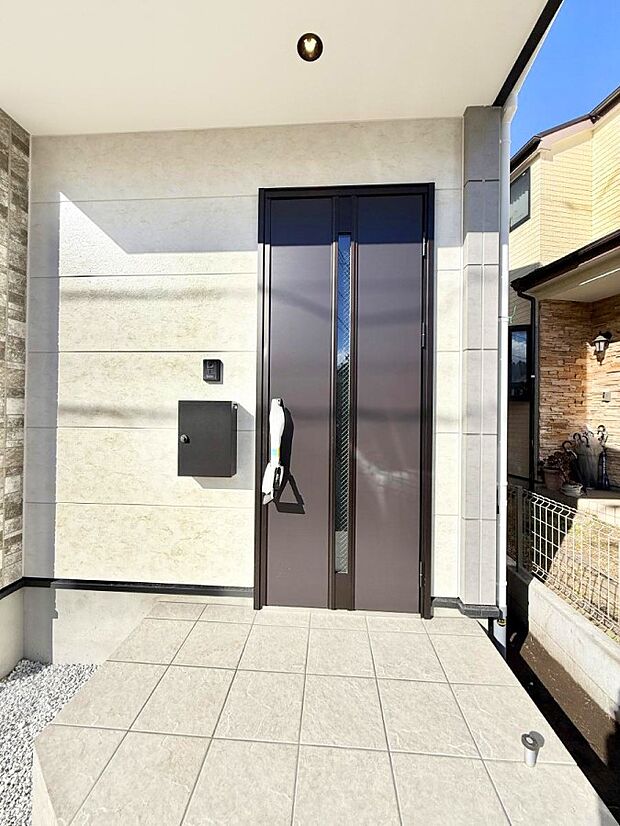 【玄関】■ シンプルで美しく、住まいの第一印象を彩る玄関です