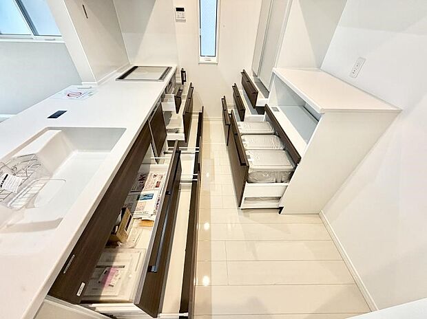 【キッチン】■シンプルで機能的、毎日使いやすいキッチン