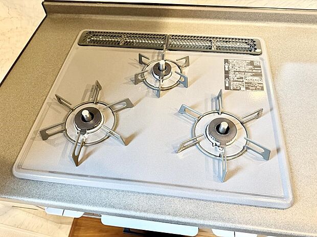 【3口ガスコンロ】■一度に多くの料理ができ便利で効率的