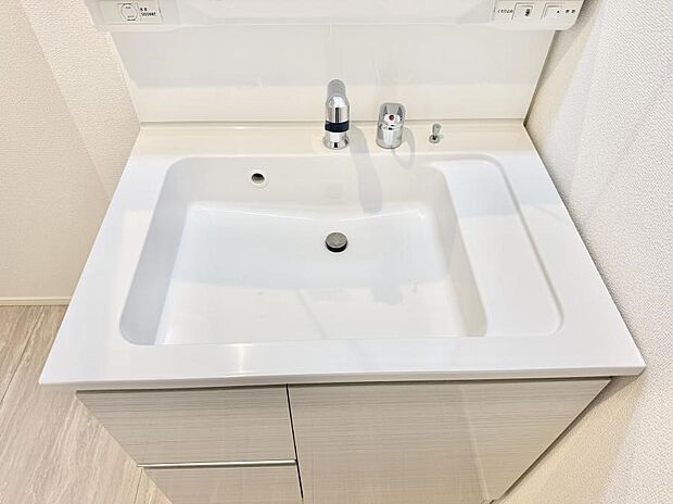 【ハンドシャワー付洗面台】■手洗いや顔を洗う時も快適に使える便利なシャワー