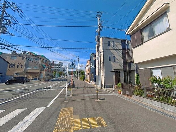 【前面道路含む現地写真】■家族とのお出かけが楽しくなる環境です
