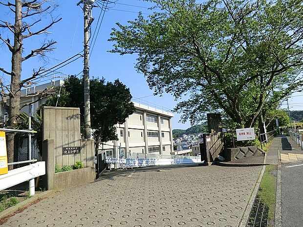 横須賀市立池上小学校（約560m・徒歩7分）