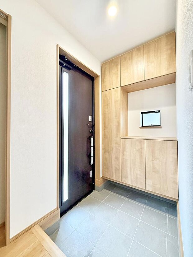 【玄関】■ ここから始まる一日、すっきり整った玄関