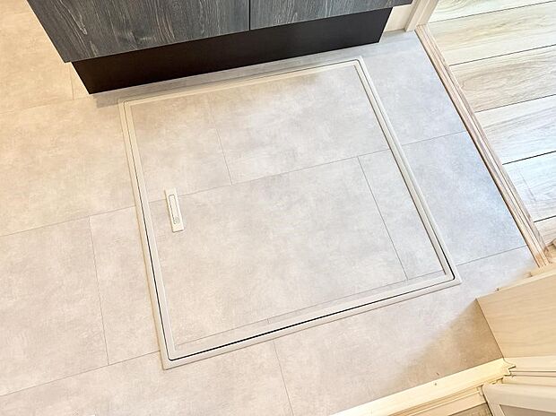 【床下収納】■隠れた収納スペースで家全体がスッキリ