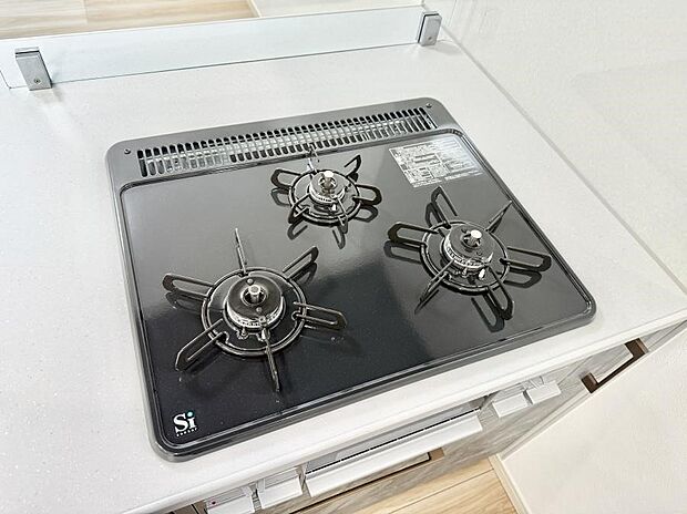 【3口ガスコンロ】■一度に多くの料理ができ便利で効率的