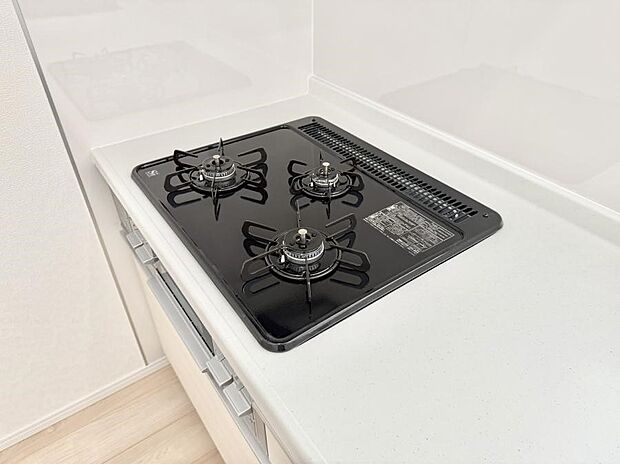 【3口ガスコンロ】■一度に多くの料理ができ便利で効率的