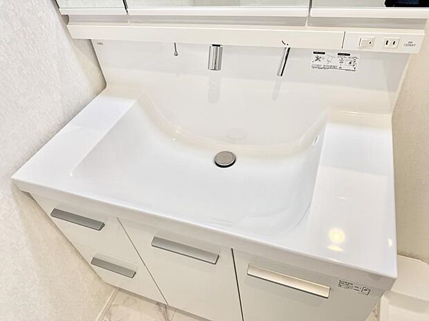 【ハンドシャワー付洗面台】■手洗いや顔を洗う時も快適に使える便利なシャワー