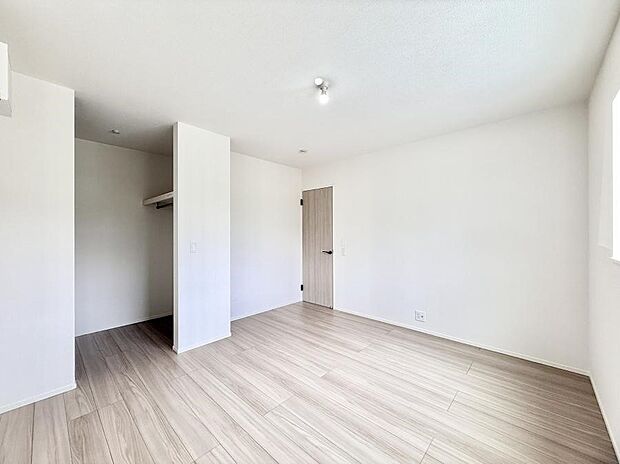 【リビング以外の居室】■清潔感あふれるお部屋で毎日を快適に過ごせます