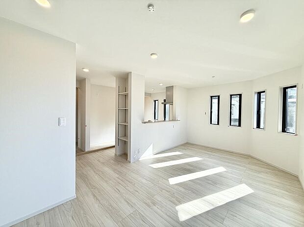 【リビング】■くつろぎと笑顔が集まる、心温まるリビング