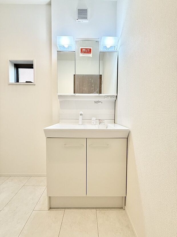 【洗面台・洗面所】■家族みんなが使いやすい配置です