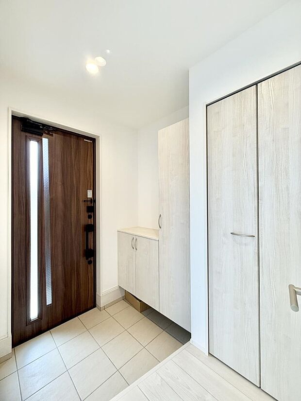 【玄関】■ ここから始まる一日、すっきり整った玄関