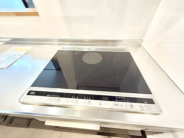 【IHクッキングヒーター】■お手入れが楽なＩＨクッキングヒーターです♪