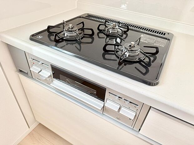 【3口ガスコンロ】■一度に多くの料理ができ便利で効率的